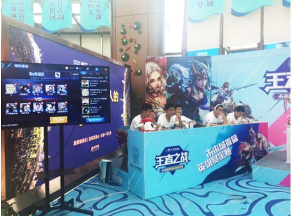 身背57万诈骗案逃犯在网吧看英雄联盟比赛时被抓