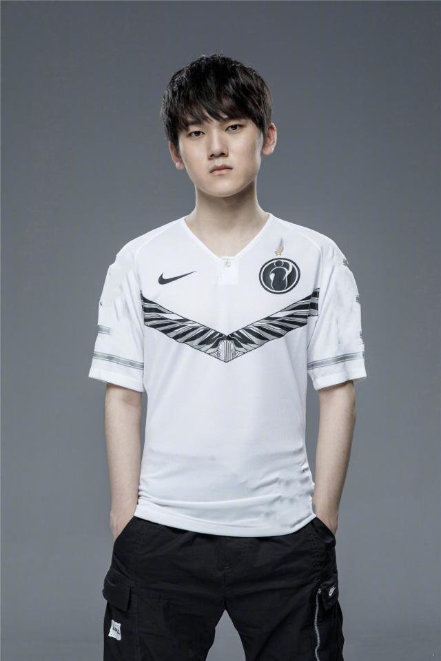 韩语主播： Zeus 是历史上最好的上单选手，也是去年最好的上单选手